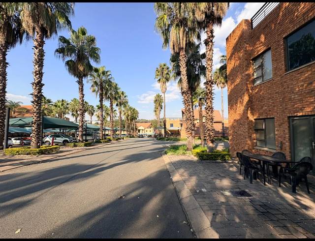 113M² OFFICE TO LET IN FOURWAYS